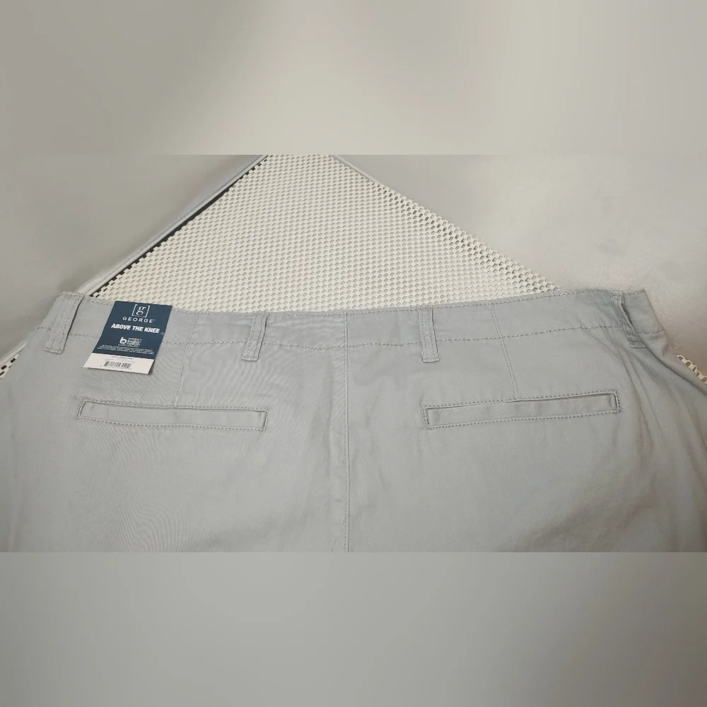 George Men's Size 42 Flat Front Shorts Above the Knee Soft Silver NWT